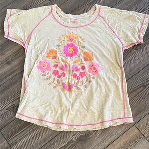 Floral women's t-shirt in Cream/tan and Pink